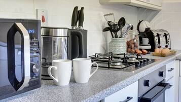 冰箱、微波炉、炉灶、洗碗机