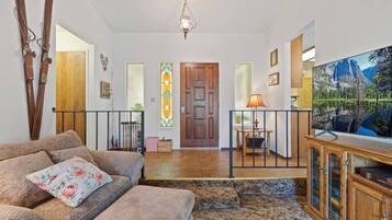 TV, fireplace, DVD player, books