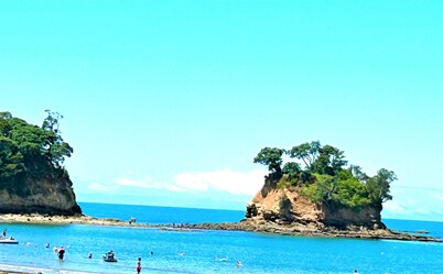 Easy walking distance to Waiaje Beach