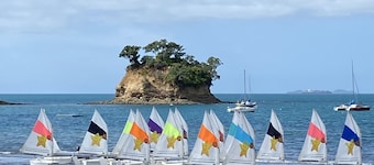 Accommodation - Waiake Beach in Torbay- voted one of Auckland's best beaches.