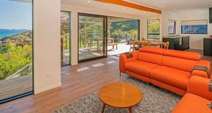 Kuaotunu Escape - Privacy + Views + Luke's Kitchen, Cafe & Beach