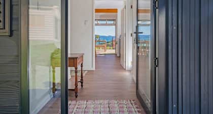 Kuaotunu Escape - Privacy + Views + Luke's Kitchen, Cafe & Beach
