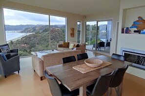 TV, fireplace, stereo