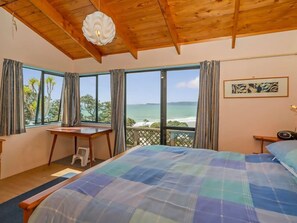 3 habitaciones, escritorio, tabla de planchar con plancha y wifi gratis