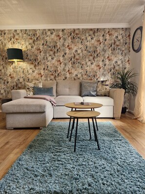 House | Living area - 2-bed House in the Heart of Woodhouse, Leeds (Leeds)