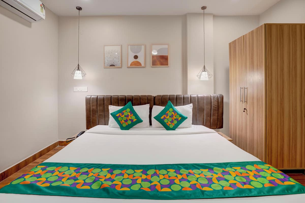 Standard Double Room | Desk, soundproofing, bed sheets