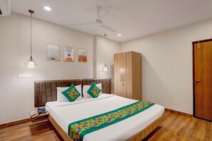 Standard Double Room | Desk, soundproofing, bed sheets - Treebo Seventh Heaven Kukatpally (Hyderabad)