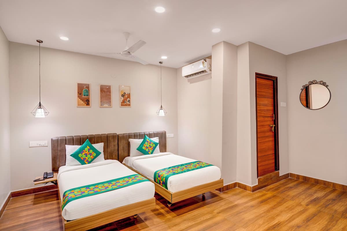 Deluxe Double Room | Desk, soundproofing, bed sheets