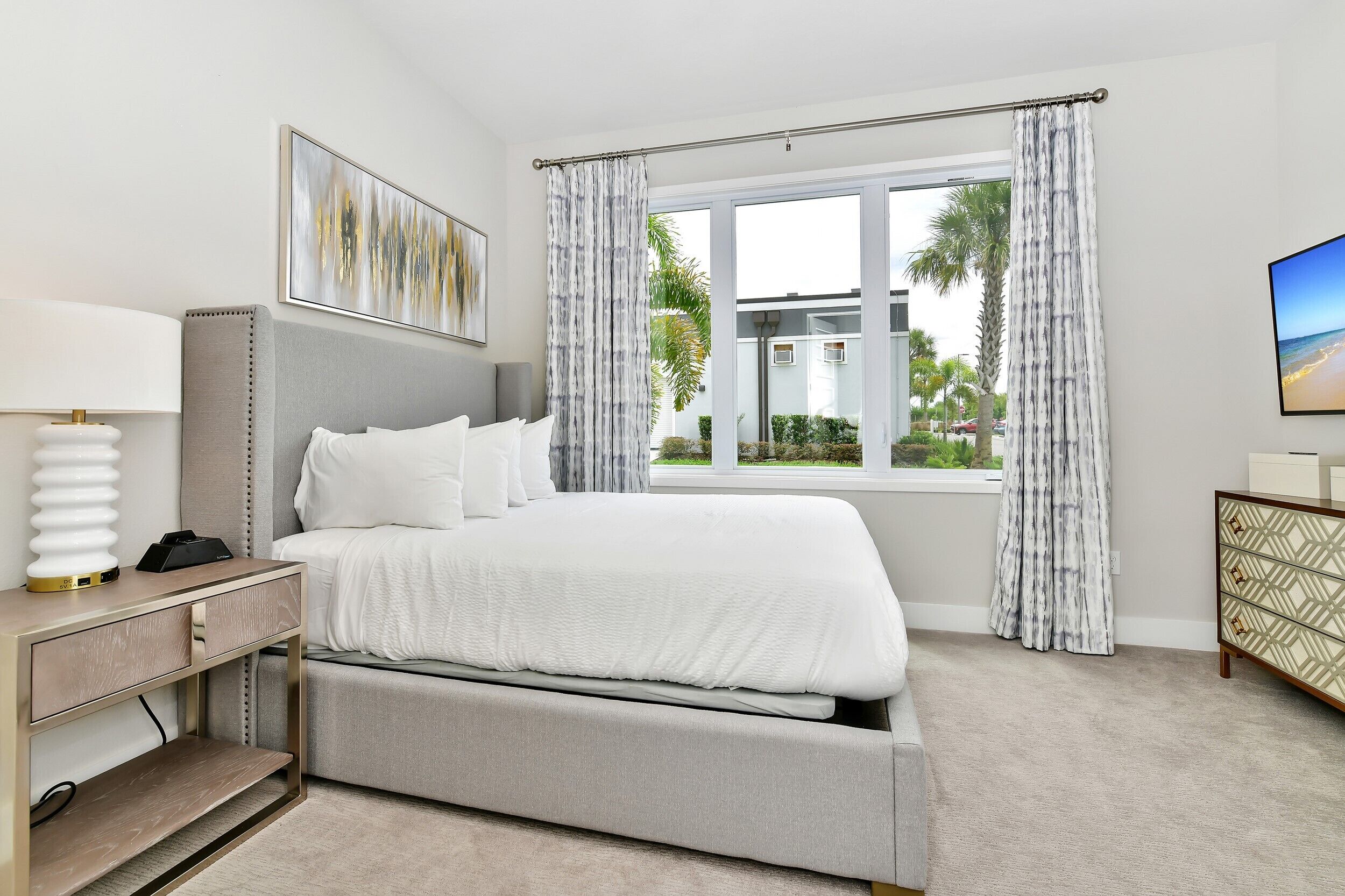 3 bedrooms, in-room safe, iron/ironing board, travel cot