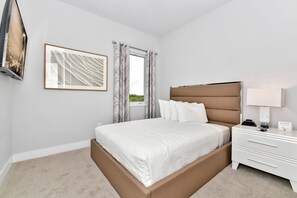 4 bedrooms, iron/ironing board, internet, bed sheets