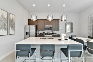 Fridge, oven, stovetop, dishwasher