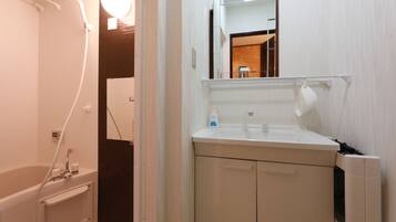 House | Bathroom | Free toiletries, hair dryer, slippers, towels