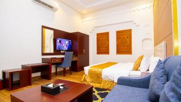 Junior Room | Premium bedding, pillowtop beds, minibar, blackout drapes