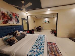 Quarto quádruplo família | Roupas de cama premium, camas Select Comfort, quartos à prova de som