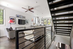 Televisión y oficina 