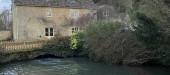 Architect Designed Cosy Cotswold Stone Cottage