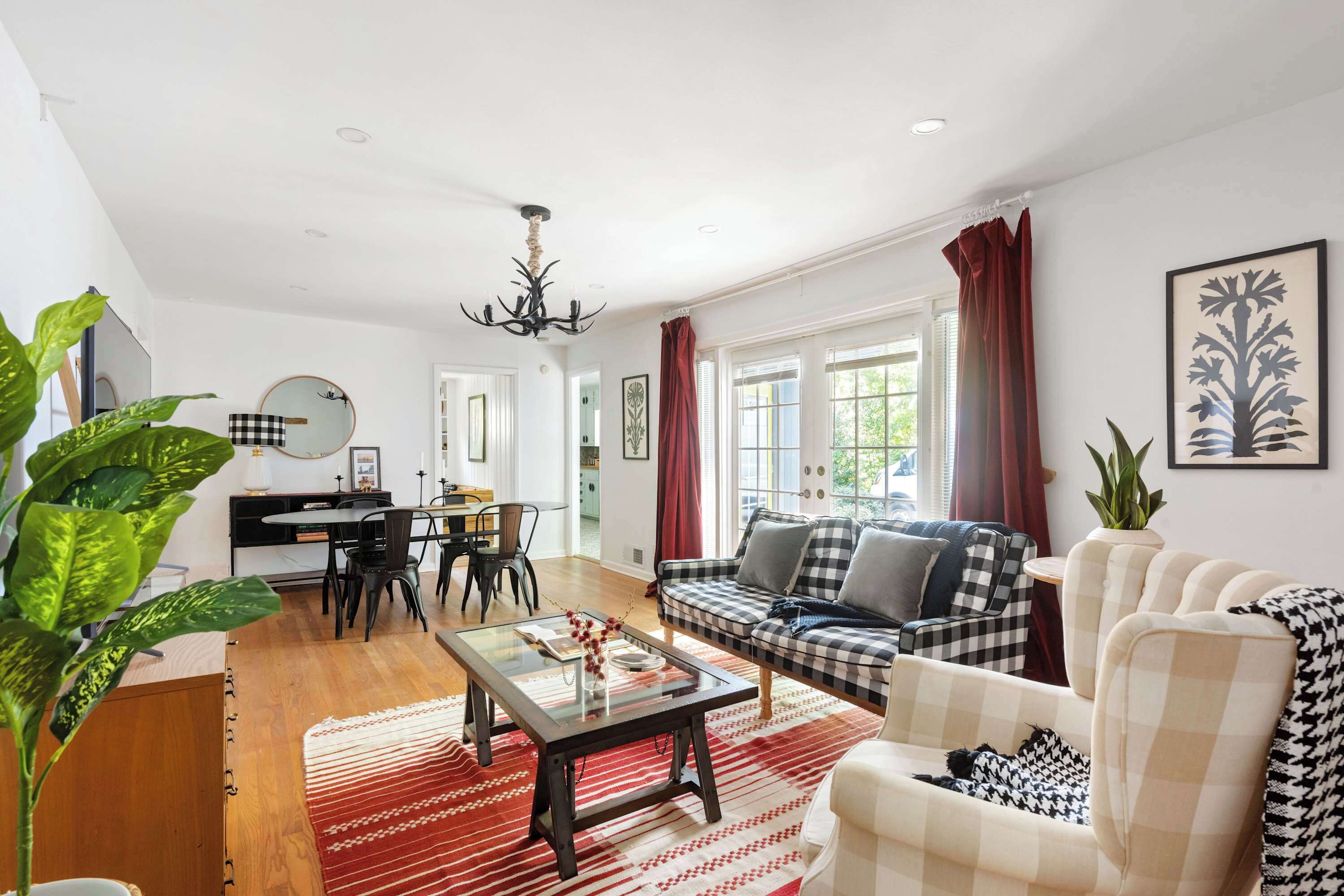 Una televisión, una oficina