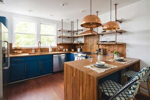 Fridge, microwave, oven, stovetop - Parkfront Lux by Minty Living (Atlanta)