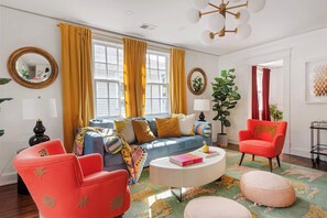 Televisión y oficina 