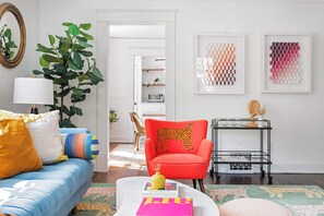 TV, offices - Lucky Leopard (Atlanta)