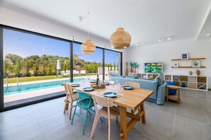 Villa, 3 Schlafzimmer, eigener Pool, Poolblick | Esszimmer