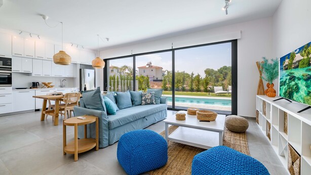 Villa, 3 habitaciones, alberca privada, vista a la alberca | Área de sala de estar