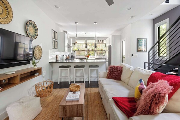 Televisión y oficina 