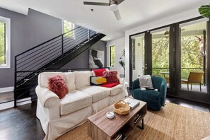 TV, offices - CA Dreaming by Minty Living (Atlanta)