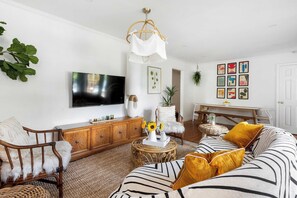 テレビ、書斎 / ワークスペース