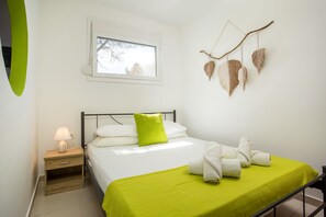 3 chambres, fer et planche à repasser, lit de bébé portatif