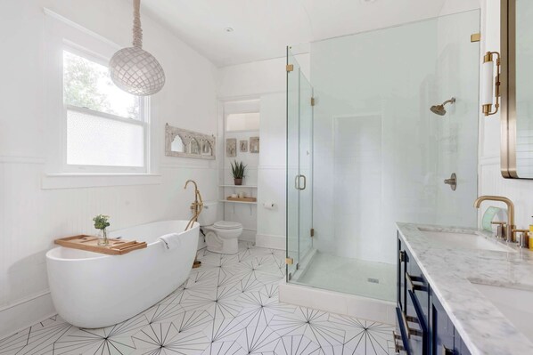 Shower, hair dryer, towels, shampoo