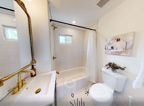 Vasca, asciugacapelli, asciugamani