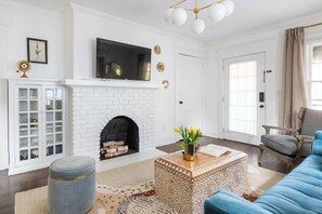 TV, offices - Golden Gazelle (Atlanta)