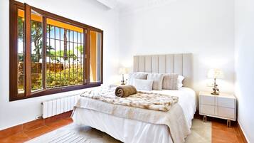 Luxury Villa | 5 bedrooms, in-room safe, iron/ironing board, free WiFi