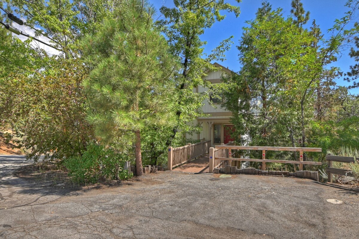 Photo 31 of Silvertip Perch by Destination Big Bear: Amazing Bear Mountain Ski Slope Views! Hot Tub!