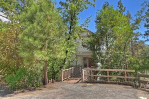 A gravel pathway leading to a wooden gate with a house in the background. - Silvertip Perch by Destination Big Bear: Amazing Bear Mountain Ski Slope Views! Hot Tub! (Big Bear Lake CA)