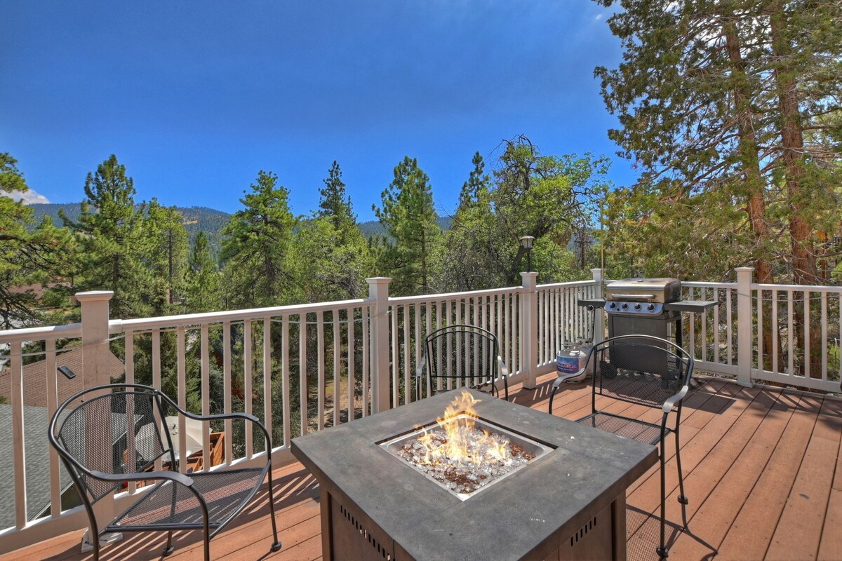 Photo 28 of Silvertip Perch by Destination Big Bear: Amazing Bear Mountain Ski Slope Views! Hot Tub!