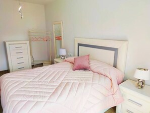 2 chambres, bureau, lit parapluie, Wi-Fi