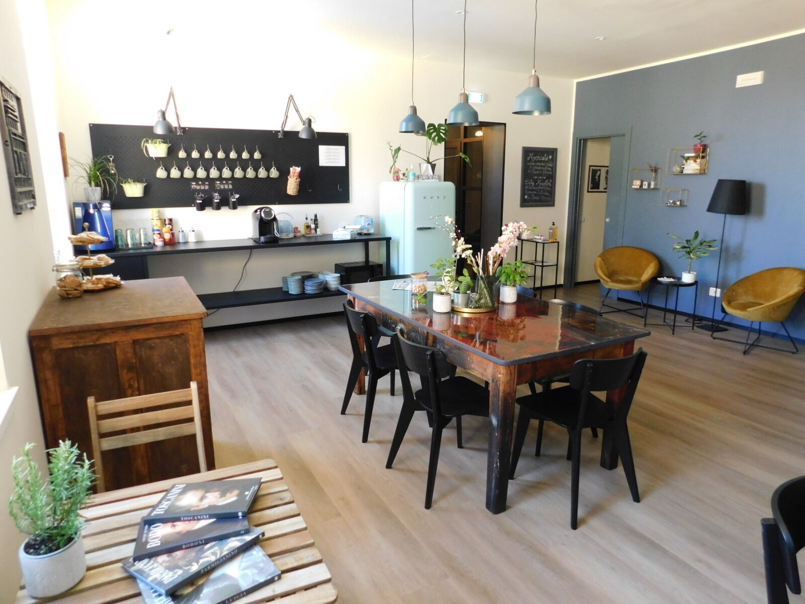 Petit déjeuner buffet (8 EUR par personne)