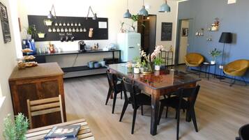 Colazione a buffet, servita tutte le mattine (8 EUR a persona)