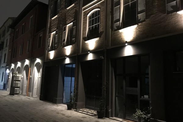 Facciata della struttura - sera/notte