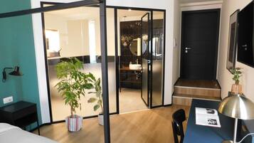 Suite Deluxe | 1 camera, materassi in memory foam, postazione laptop, insonorizzazione