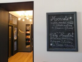 Desayuno buffet diario (EUR 8 por persona)