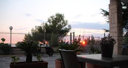 Enjoy the trendy atmosphere of this fashionable space
