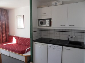 Fridge, microwave, dishwasher, coffee/tea maker