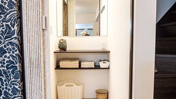 Casa bàsica | Bany | Banyera i dutxa independents i banyera profunda