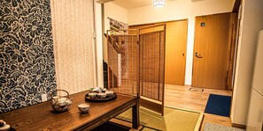 Basic House | Living area | 32-inch flat-screen TV with digital channels, TV - Shirakawa Seiryuan (Kyoto)