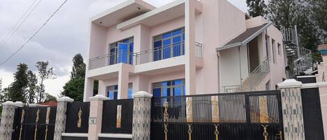 Overnatningsstedets facade