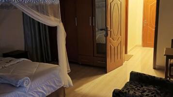 Deluxe Room | Blackout drapes, free WiFi