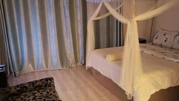 Blackout curtains, free WiFi